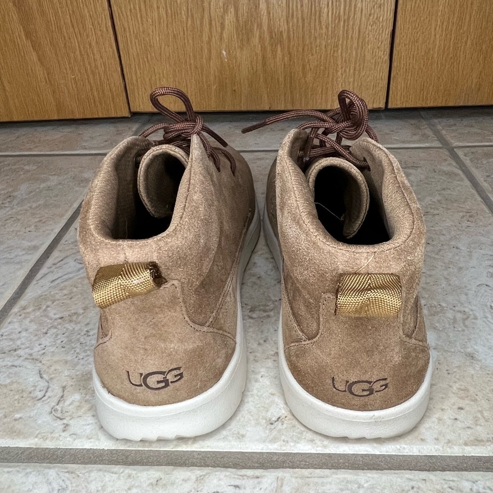 UGG Kids Canoe Waterproof Boots - Picture 8 of 10